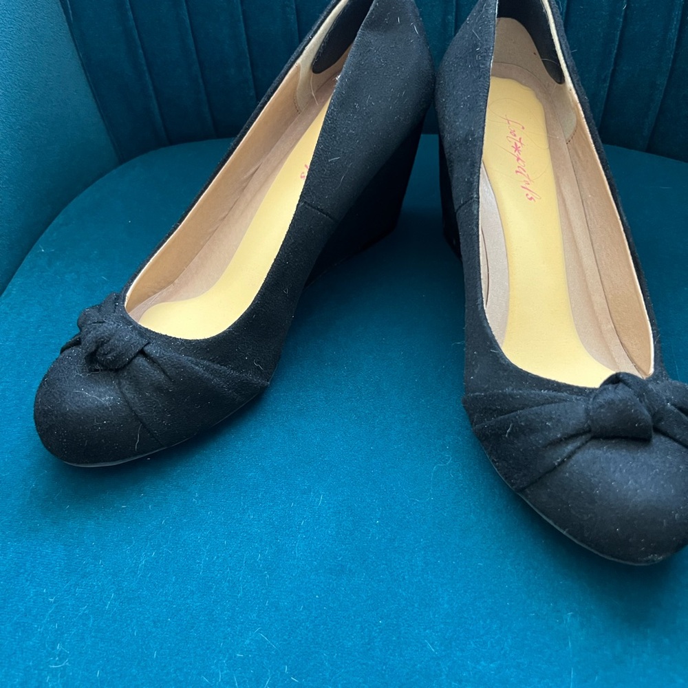 NWOT Chinese Laundry Black Heels Classic Design